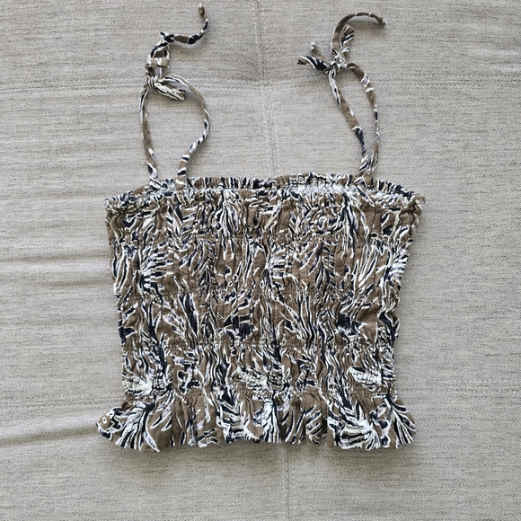 Habitual White, Brown, Black Print Women's Smocked Top Sz Medium - Picture 7 of 8